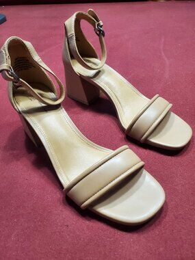Time and Tru Women's Chunky Low-heel Ankle Strap Sandals